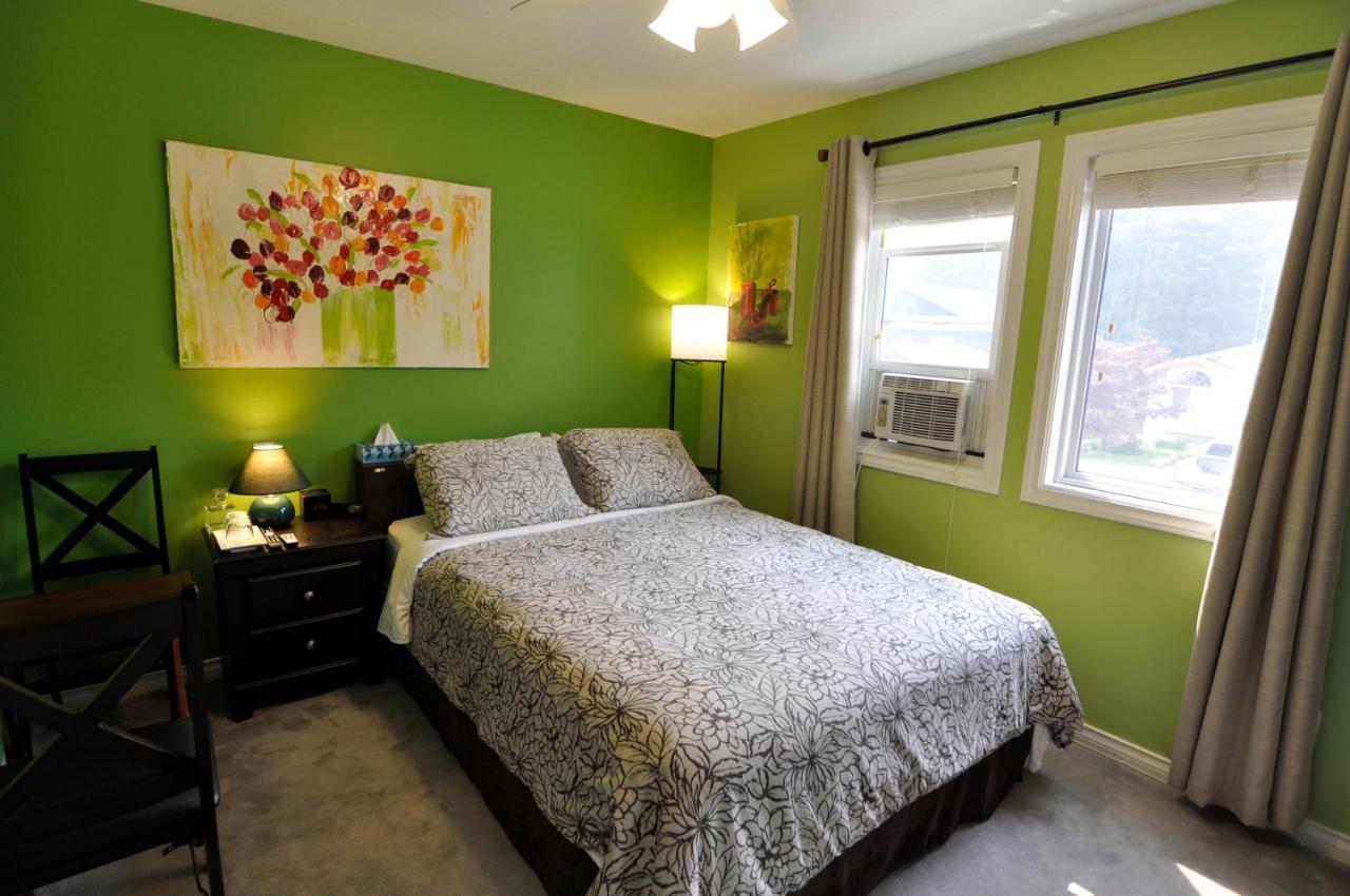 Cornerstone Bed And Breakfast Revelstoke Zewnętrze zdjęcie