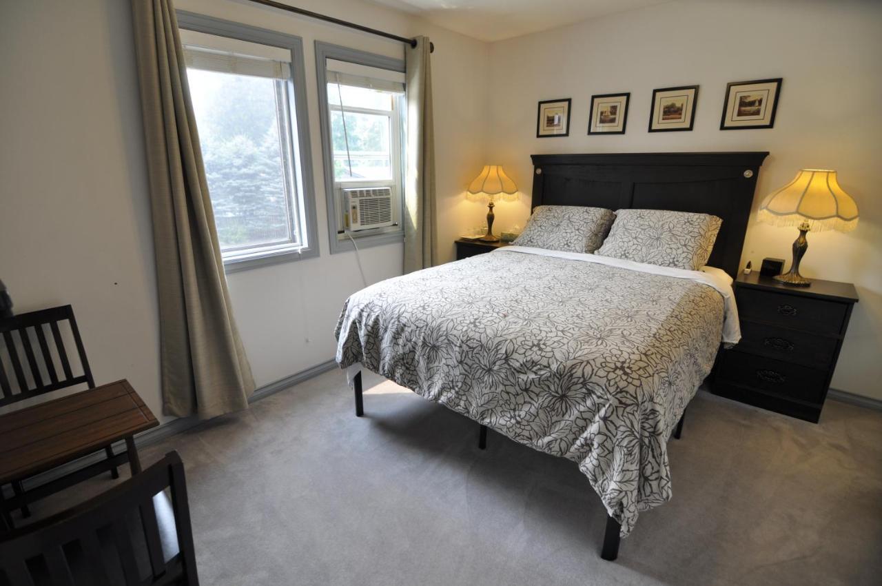 Cornerstone Bed And Breakfast Revelstoke Zewnętrze zdjęcie