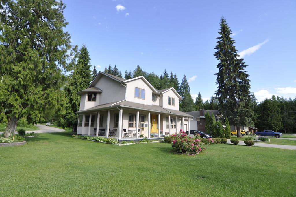 Cornerstone Bed And Breakfast Revelstoke Zewnętrze zdjęcie