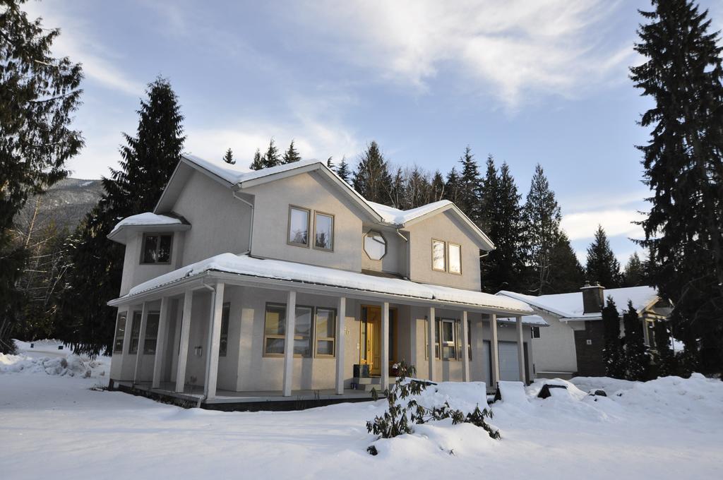 Cornerstone Bed And Breakfast Revelstoke Zewnętrze zdjęcie