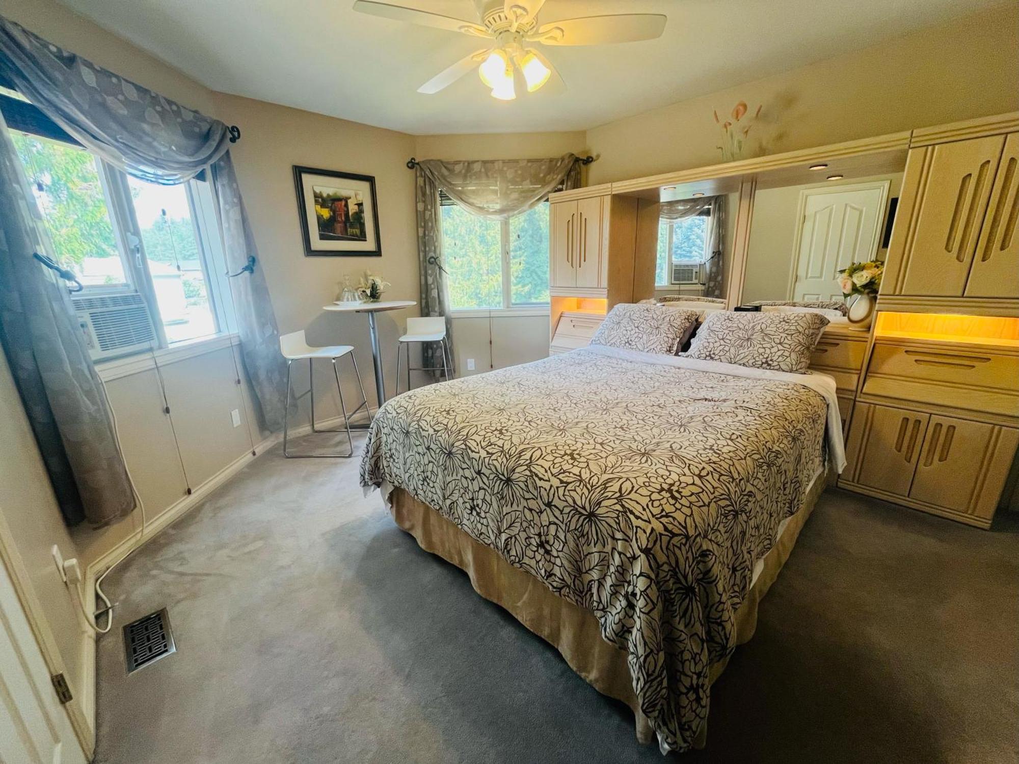 Cornerstone Bed And Breakfast Revelstoke Zewnętrze zdjęcie
