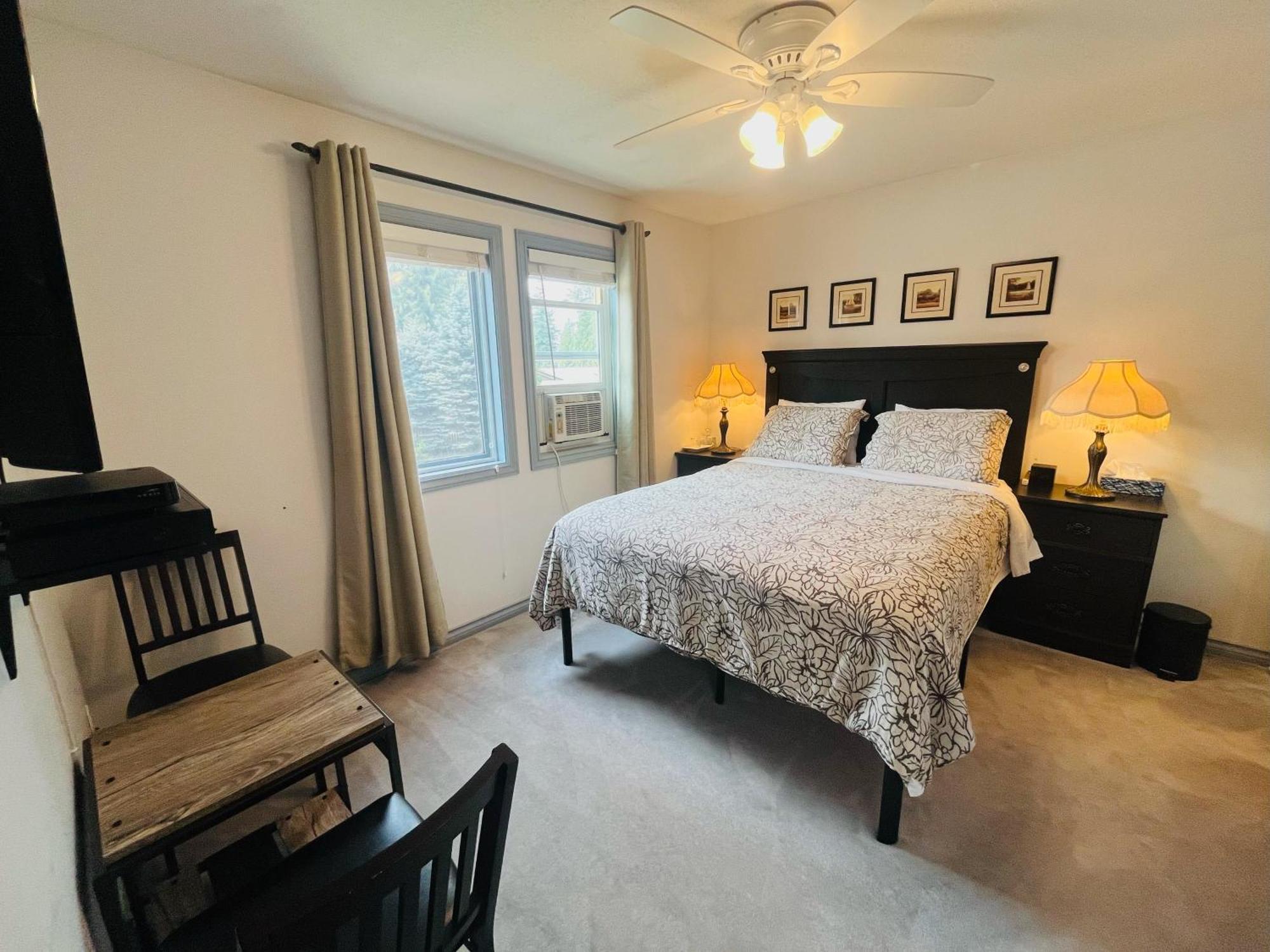 Cornerstone Bed And Breakfast Revelstoke Zewnętrze zdjęcie