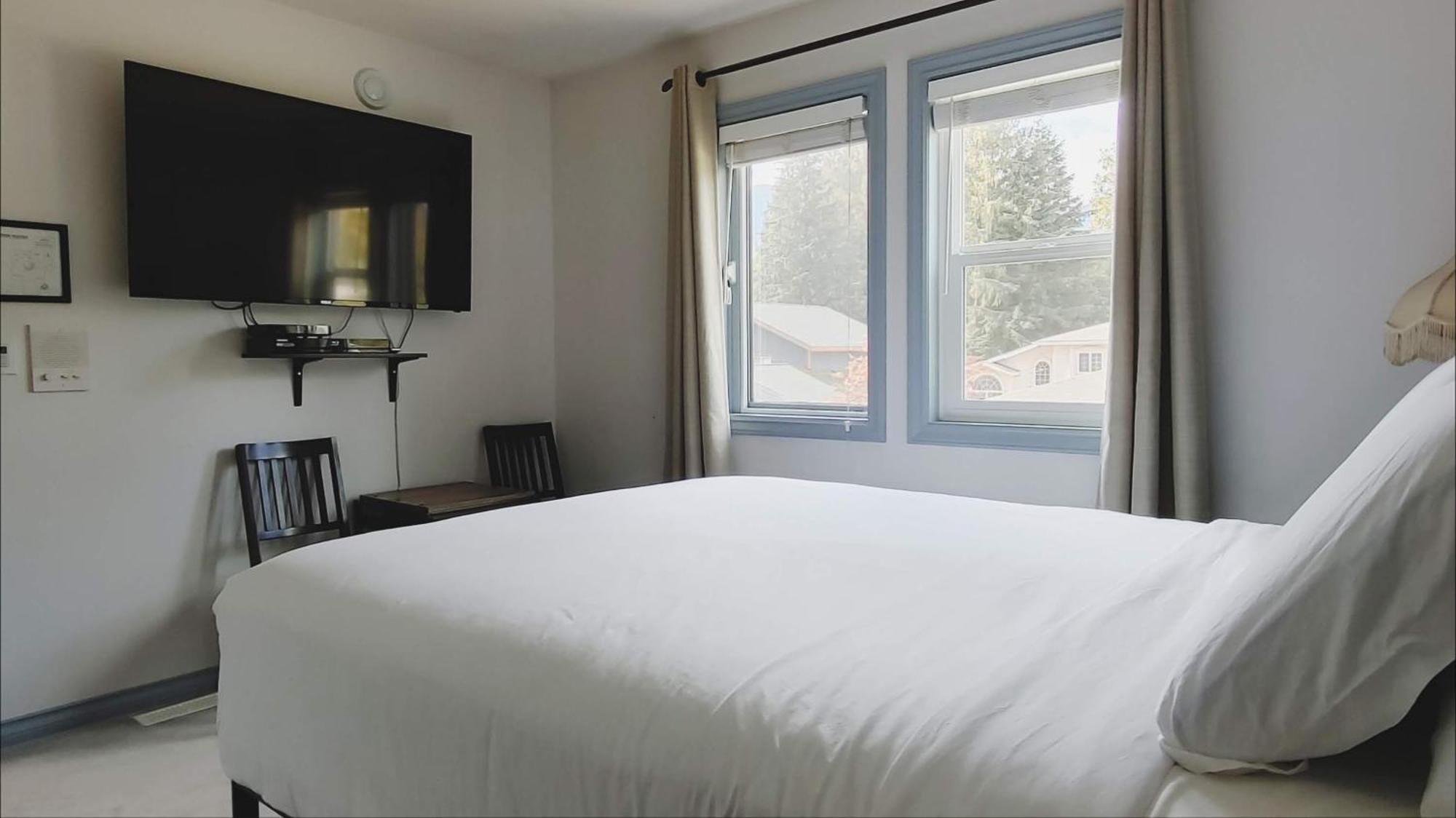 Cornerstone Bed And Breakfast Revelstoke Zewnętrze zdjęcie