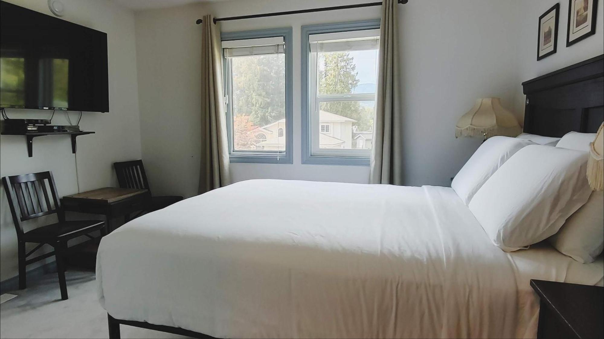 Cornerstone Bed And Breakfast Revelstoke Zewnętrze zdjęcie