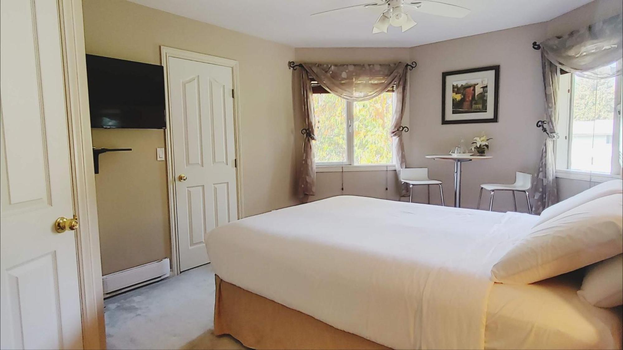 Cornerstone Bed And Breakfast Revelstoke Zewnętrze zdjęcie