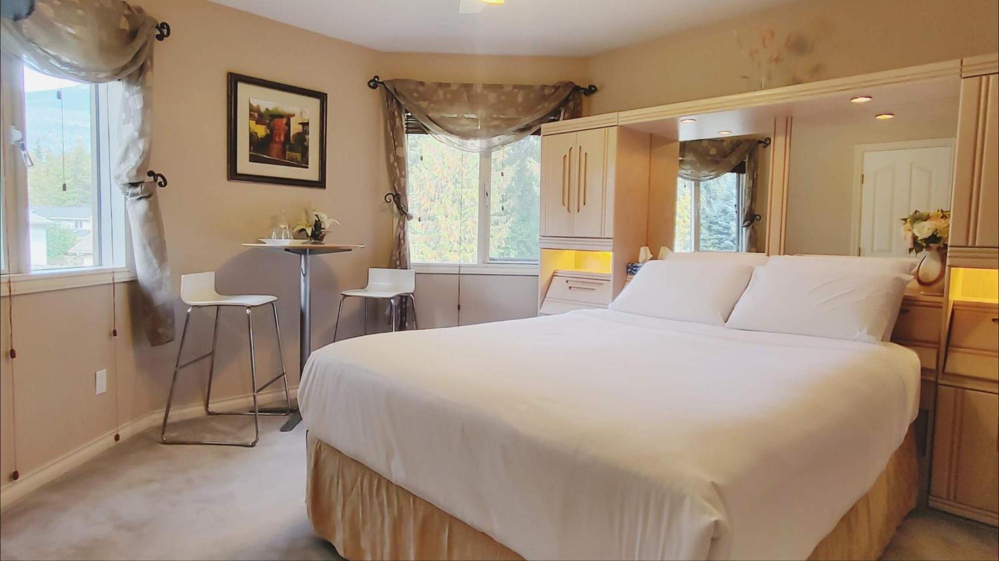 Cornerstone Bed And Breakfast Revelstoke Zewnętrze zdjęcie