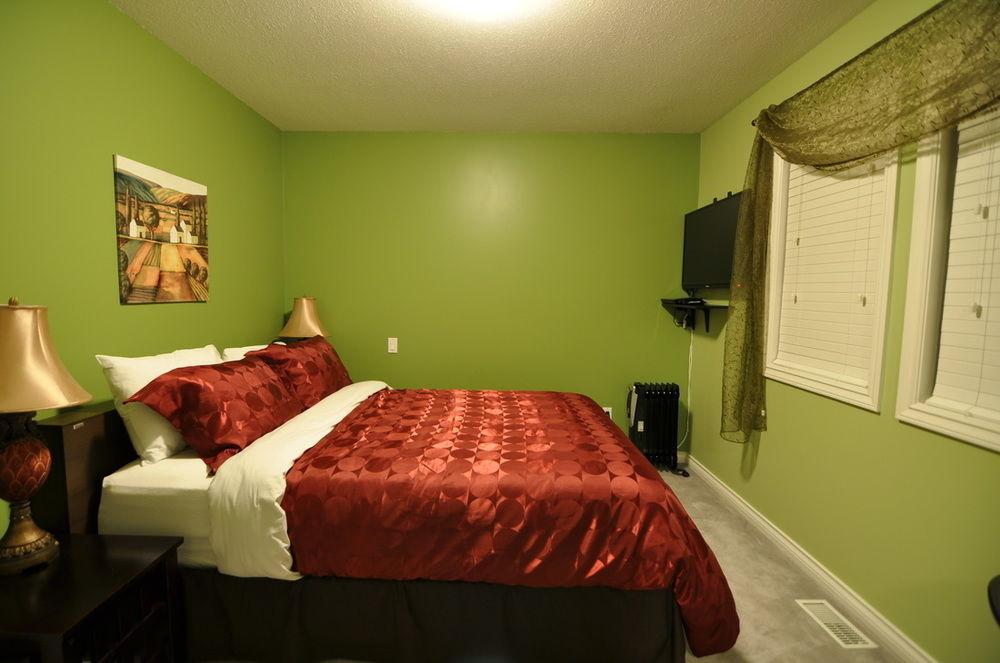 Cornerstone Bed And Breakfast Revelstoke Zewnętrze zdjęcie