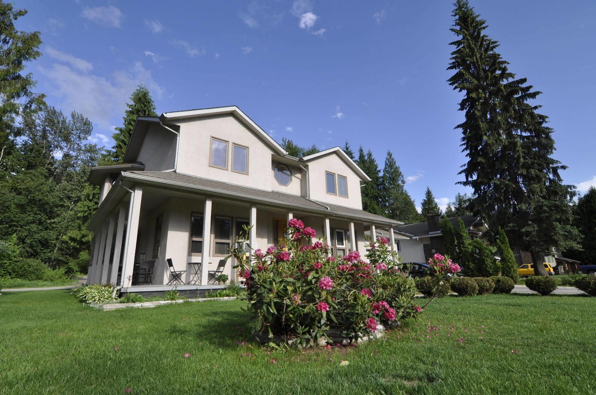 Cornerstone Bed And Breakfast Revelstoke Zewnętrze zdjęcie