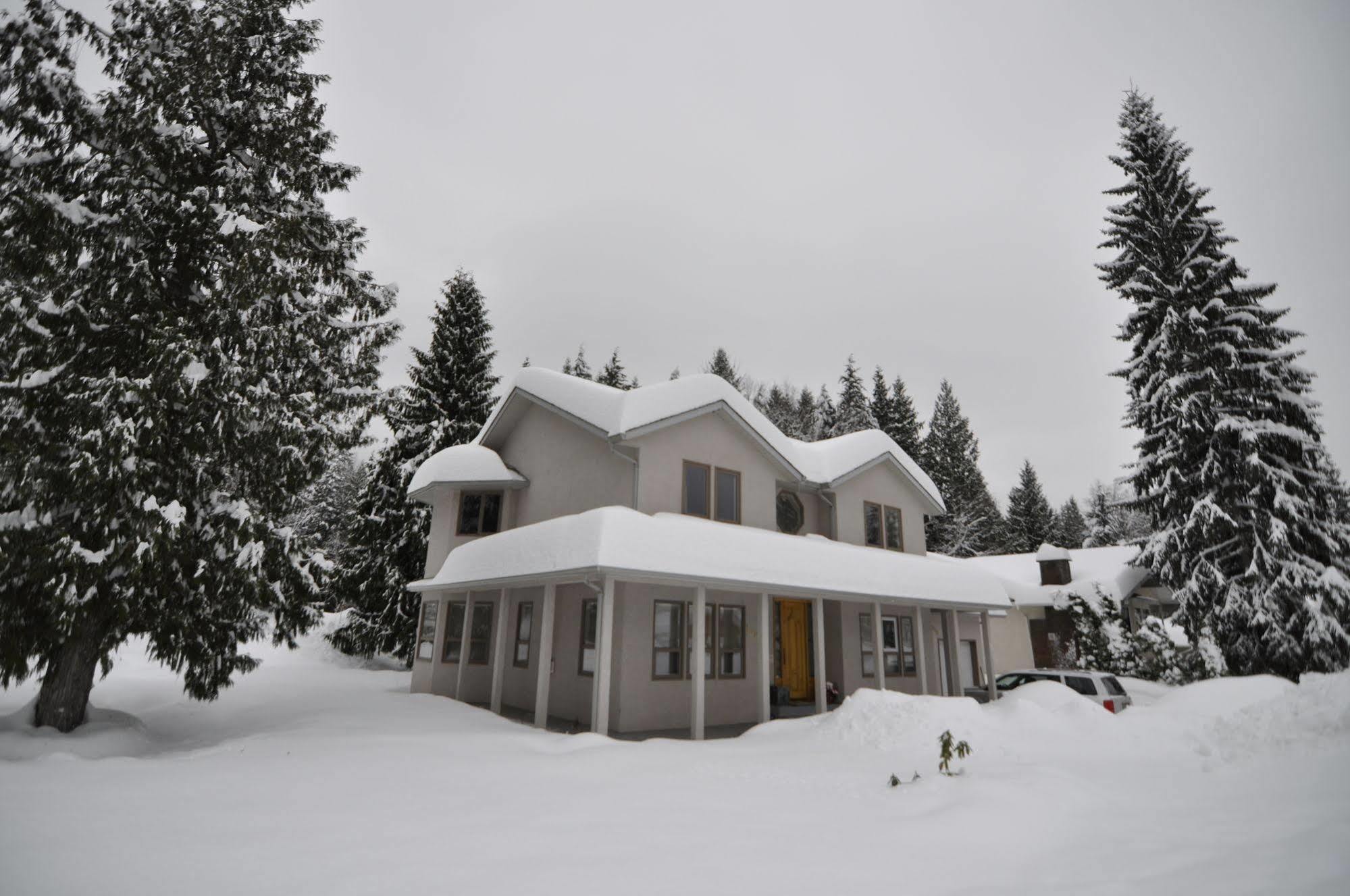 Cornerstone Bed And Breakfast Revelstoke Zewnętrze zdjęcie