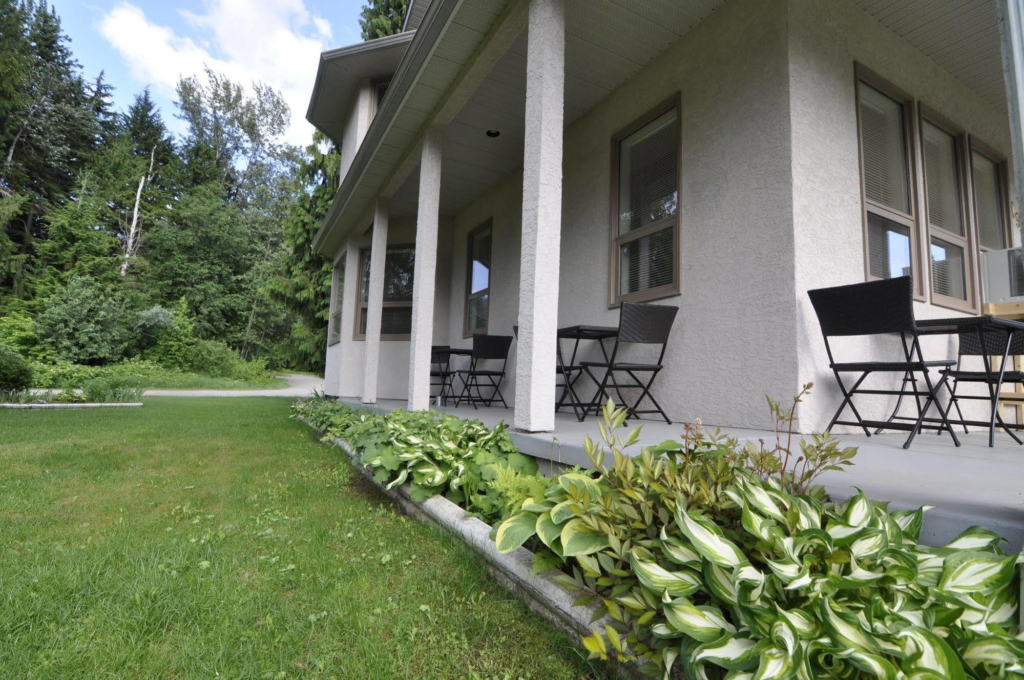 Cornerstone Bed And Breakfast Revelstoke Zewnętrze zdjęcie